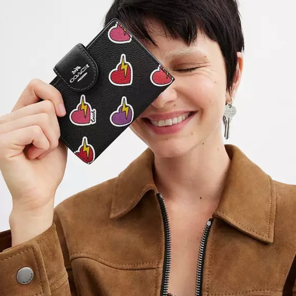 Coach Medium Corner Zip Wallet With Heart Bolt
Print Silver Black Multi - Picture 15 of 15